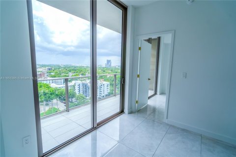 Condo in Miami, Florida, 1 bedroom  № 1345734 - photo 8