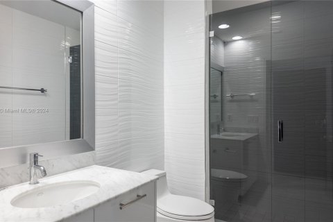 Condo in Miami, Florida, 2 bedrooms  № 1345785 - photo 17