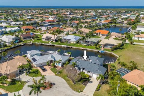 Villa ou maison à vendre à Punta Gorda, Floride: 3 chambres, 277.5 m2 № 1067195 - photo 1