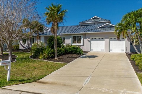 Villa ou maison à vendre à Punta Gorda, Floride: 3 chambres, 277.5 m2 № 1067195 - photo 2