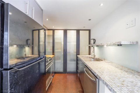 Condo in Miami Beach, Florida, 1 bedroom  № 1234134 - photo 3