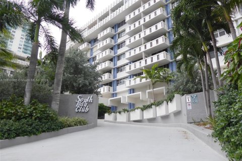 Condo in Miami Beach, Florida, 1 bedroom  № 1234134 - photo 11