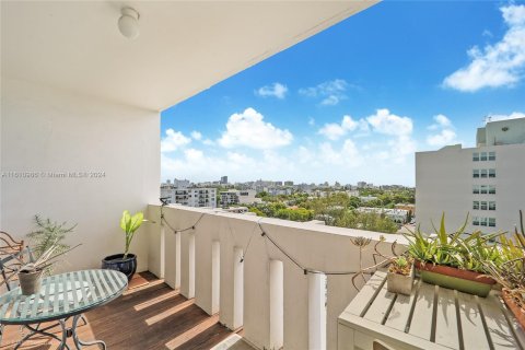 Condo in Miami Beach, Florida, 1 bedroom  № 1234134 - photo 2