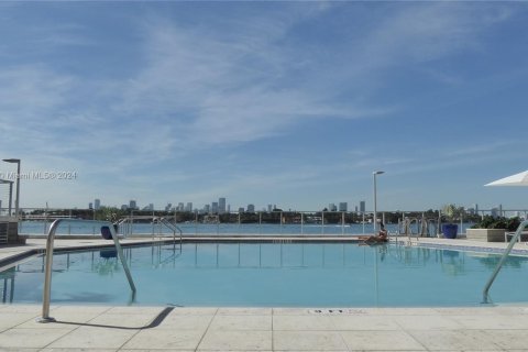 Condo in Miami Beach, Florida, 1 bedroom  № 1234134 - photo 9