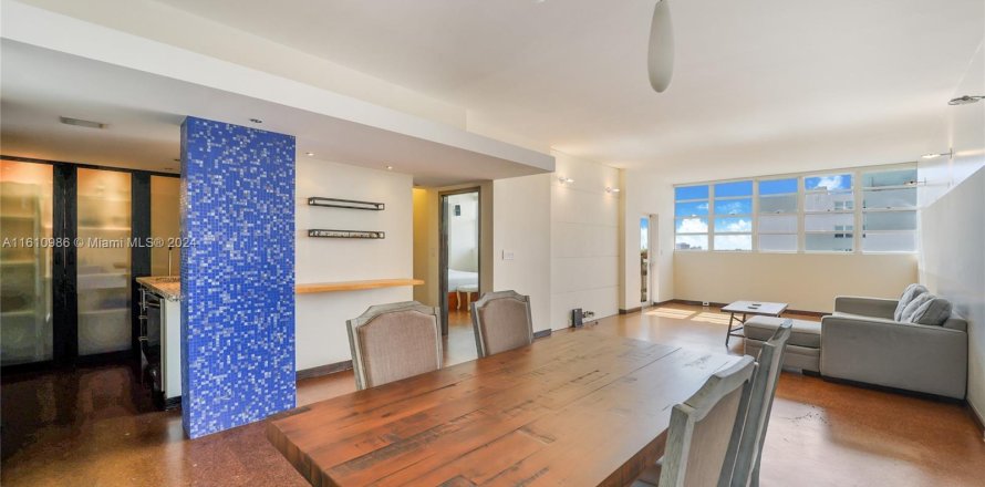 Condo in Miami Beach, Florida, 1 bedroom  № 1234134