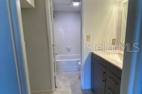 Condo in Tampa, Florida, 2 bedrooms  № 1383161 - photo 11