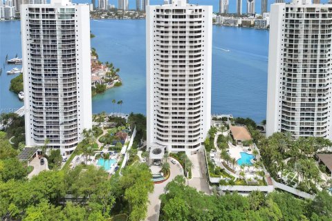 Condo in Aventura, Florida, 2 bedrooms  № 1045082 - photo 28