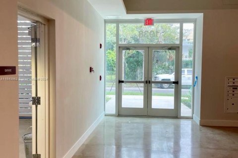 Condo in Hollywood, Florida, 1 bedroom  № 1045081 - photo 18