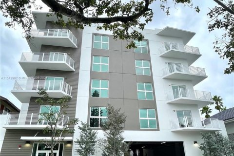 Condominio en venta en Hollywood, Florida, 1 dormitorio, 62.89 m2 № 1045081 - foto 1