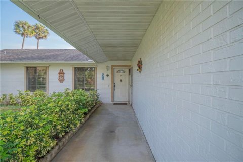 House in Edgewater, Florida 3 bedrooms, 152.17 sq.m. № 1053965 - photo 6