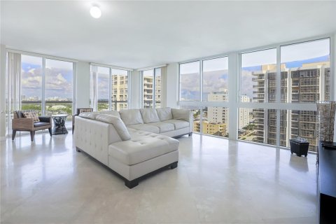 Condo in Miami Beach, Florida, 2 bedrooms  № 1053966 - photo 17