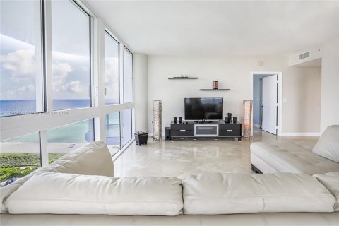 Condo in Miami Beach, Florida, 2 bedrooms  № 1053966 - photo 19