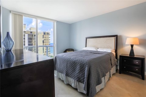 Condo in Miami Beach, Florida, 2 bedrooms  № 1053966 - photo 20