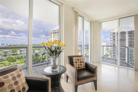 Condo in Miami Beach, Florida, 2 bedrooms  № 1053966 - photo 27