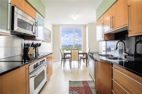 Condo in Miami Beach, Florida, 2 bedrooms  № 1053966 - photo 24