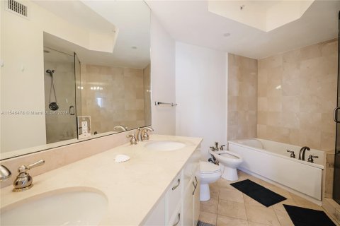 Condo in Miami Beach, Florida, 2 bedrooms  № 1053966 - photo 22