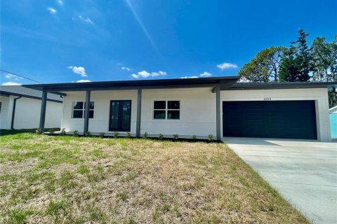 Villa ou maison à vendre à North Port, Floride: 3 chambres, 202.99 m2 № 1205365 - photo 2