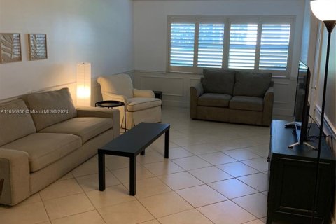 Condo in Coconut Creek, Florida, 3 bedrooms  № 1357096 - photo 11