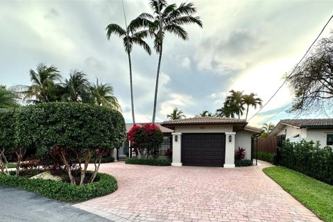 House in Pompano Beach, Florida 3 bedrooms, 202.34 sq.m. № 1357050 - photo 2