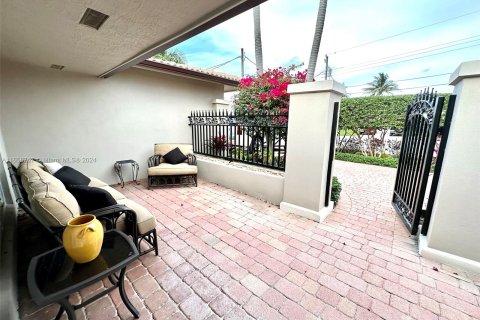 House in Pompano Beach, Florida 3 bedrooms, 202.34 sq.m. № 1357050 - photo 4