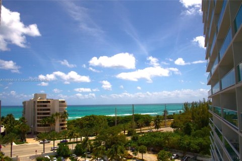 Copropriété à louer à Sunny Isles Beach, Floride: 1 chambre, 92.07 m2 № 1357098 - photo 1