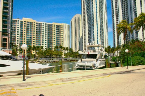 Condo in Sunny Isles Beach, Florida, 1 bedroom  № 1357098 - photo 12