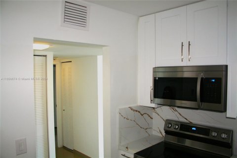 Condo in Sunny Isles Beach, Florida, 1 bedroom  № 1357098 - photo 6