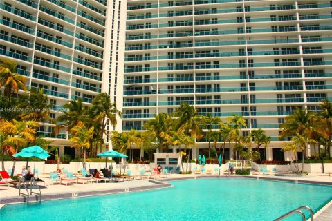 Condo in Sunny Isles Beach, Florida, 1 bedroom  № 1357098 - photo 11