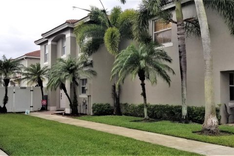 Touwnhouse à vendre à Miramar, Floride: 3 chambres, 143.72 m2 № 1357097 - photo 1