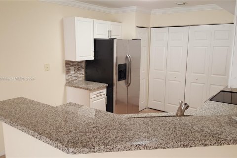 Townhouse in Miramar, Florida 3 bedrooms, 143.72 sq.m. № 1357097 - photo 3