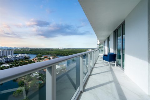 Condo in Sunny Isles Beach, Florida, 3 bedrooms  № 1357049 - photo 17