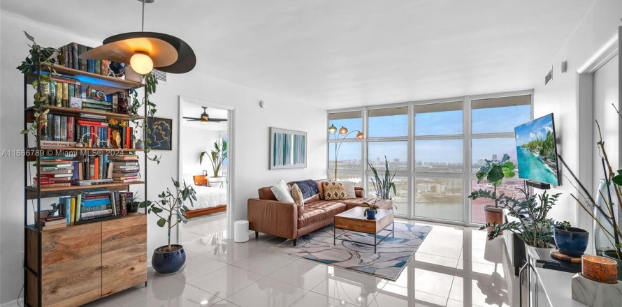 Condominio en Miami, Florida, 2 dormitorios  № 1405901