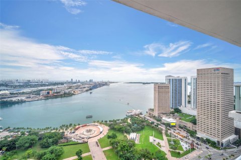 Condo in Miami, Florida, 2 bedrooms  № 1405901 - photo 28