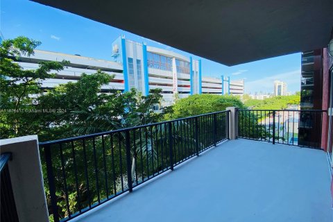 Condo in Miami, Florida, 1 bedroom  № 1405940 - photo 16