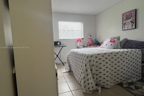 Condo in Miami, Florida, 2 bedrooms  № 1399841 - photo 10