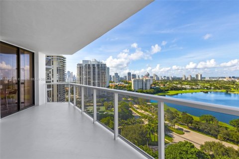 Condo in Aventura, Florida, 2 bedrooms  № 1399840 - photo 4