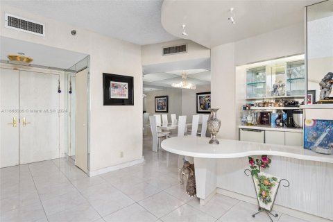 Condo in Aventura, Florida, 2 bedrooms  № 1399840 - photo 5