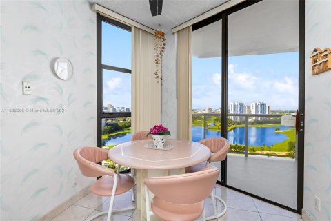 Condo in Aventura, Florida, 2 bedrooms  № 1399840 - photo 9