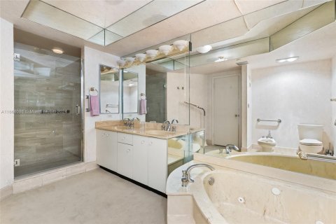 Condo in Aventura, Florida, 2 bedrooms  № 1399840 - photo 15