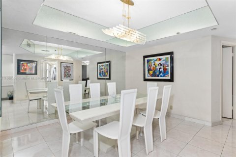 Condominio en venta en Aventura, Florida, 2 dormitorios, 144.93 m2 № 1399840 - foto 7