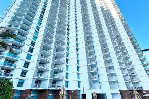 Condominio en venta en Miami, Florida, 1 dormitorio № 1399810 - foto 2