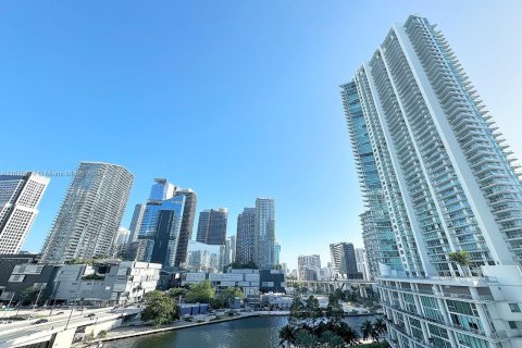 Condo in Miami, Florida, 1 bedroom  № 1399810 - photo 1