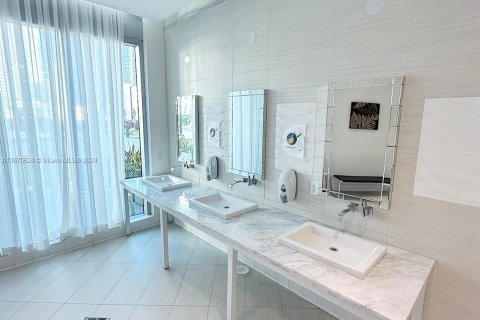 Condo in Miami, Florida, 1 bedroom  № 1399810 - photo 27