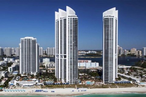 Hotel en venta en Sunny Isles Beach, Florida, 51.19 m2 № 1399812 - foto 2