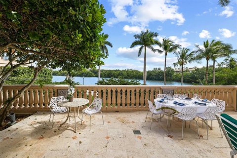 Copropriété à vendre à Coral Gables, Floride: 3 chambres, 291.71 m2 № 1037463 - photo 2