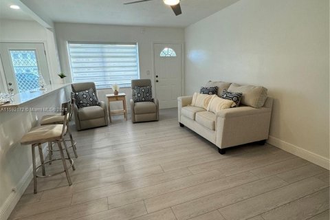 Condominio en venta en Miami Gardens, Florida, 1 dormitorio, 66.05 m2 № 1220530 - foto 6