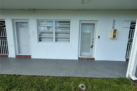 Condominio en venta en Miami Gardens, Florida, 1 dormitorio, 66.05 m2 № 1220530 - foto 4