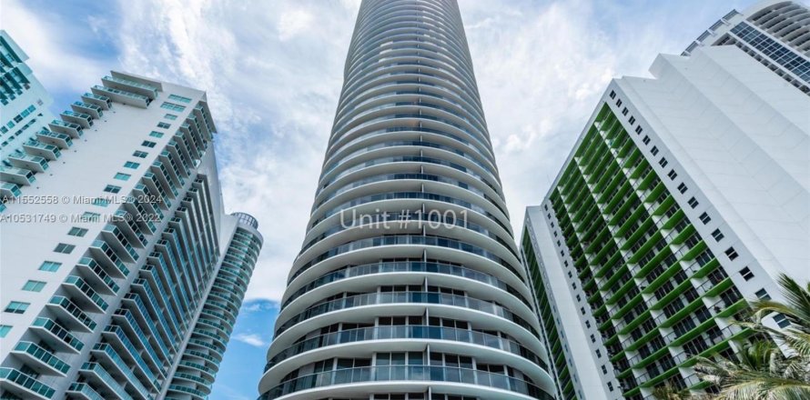 Condo in Miami, Florida, 2 bedrooms  № 1072991