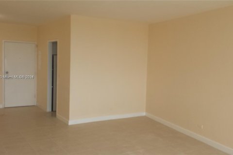 Condominio en venta en Miami Beach, Florida, 1 dormitorio, 69.68 m2 № 1073030 - foto 4