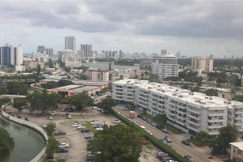 Condominio en venta en Miami Beach, Florida, 1 dormitorio, 69.68 m2 № 1073030 - foto 1